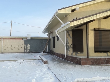 Угол желоба регулируемый LUX, пломбир - 71